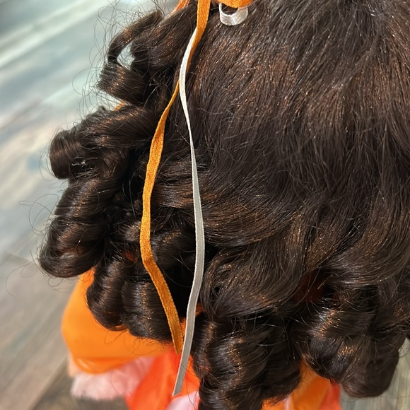 University of Tennessee Rocky Top UT cheerleader porcelain 16 inch doll w/stand - Picture 9 of 12